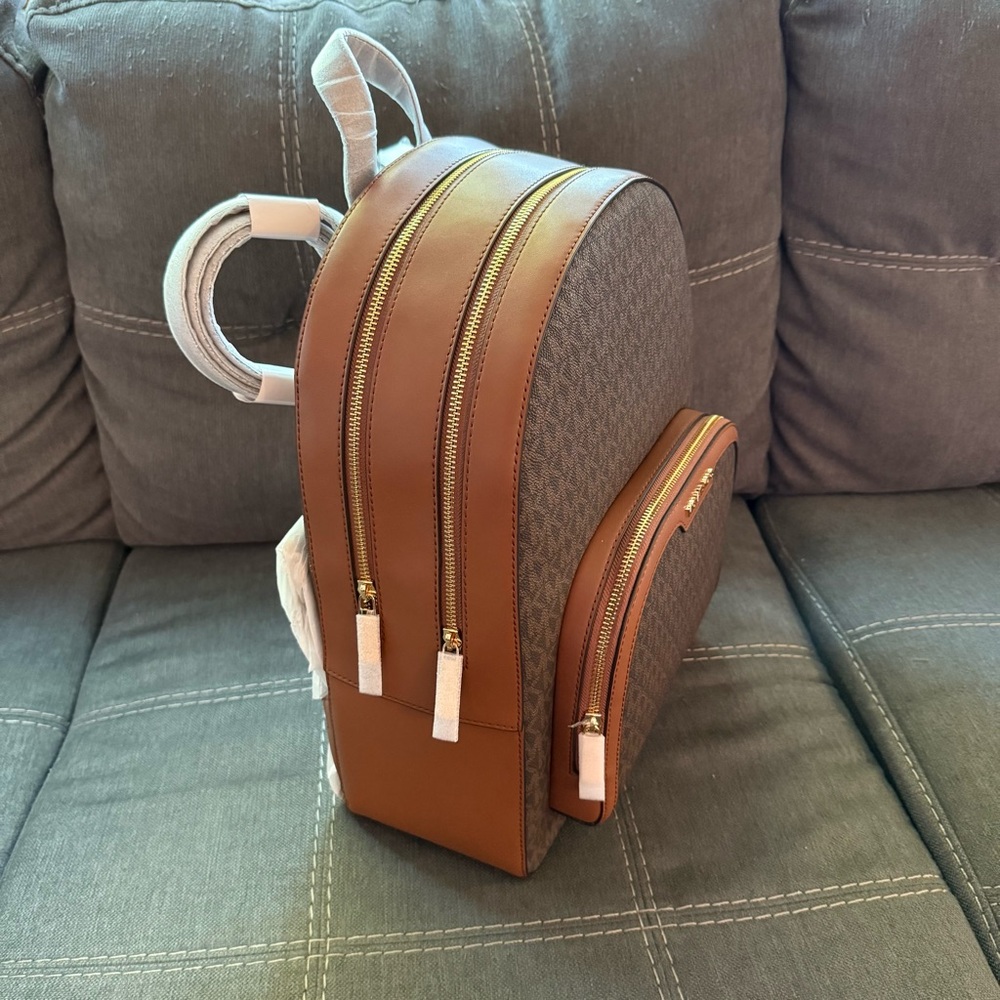 NWT Michael Kors Jaycee Large Logo Backpack - Picture 6 of 11
